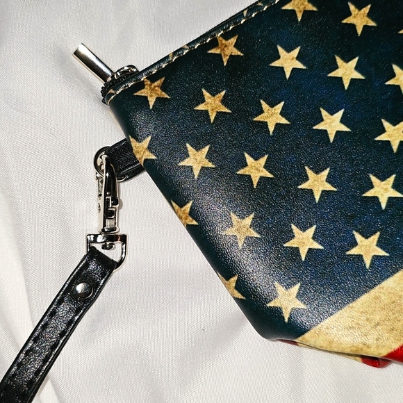 American Flag Wrislet - Picture 2 of 4
